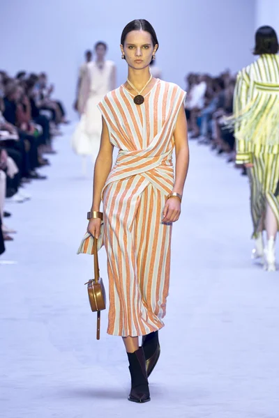 Look 32